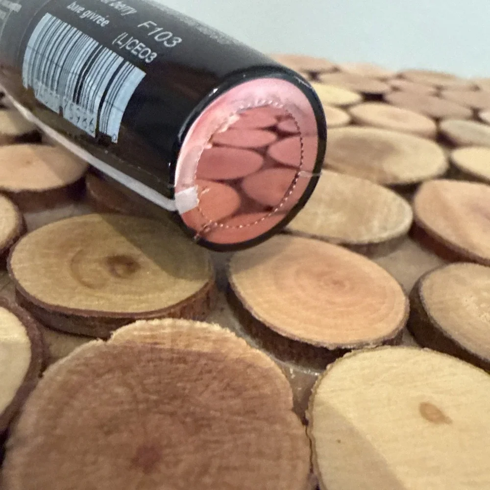 AVON Ultra color Rich BRILLIANCE Lipstick lip color‎ Frost Berry F103 SEALED